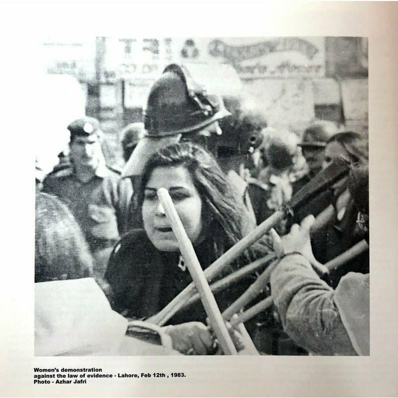 Unveiling The Visible: Lives and Works of Women Artists of Pakistan [English]